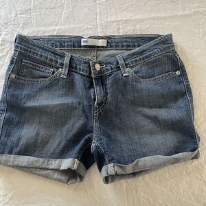 Levi's Jean Shorts Women's‎ Size 31 Cuffed Medium Wash Denim